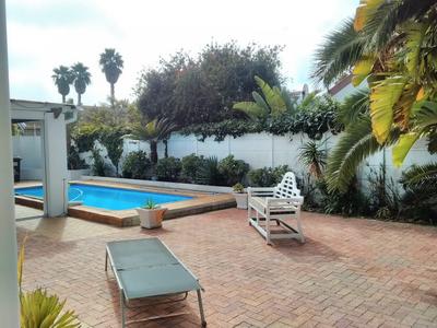 House For Rent in Bloubergrant, Cape Town