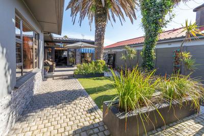 House For Sale in Melkbosstrand, Melkbosstrand